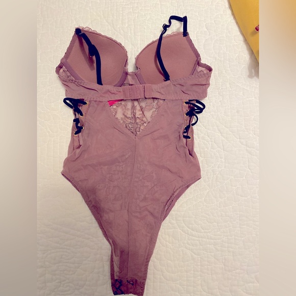 Lingerie/body suit. - Picture 3 of 3